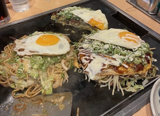 Okonomiyaki: el delicioso panqueque japonés que debes probar